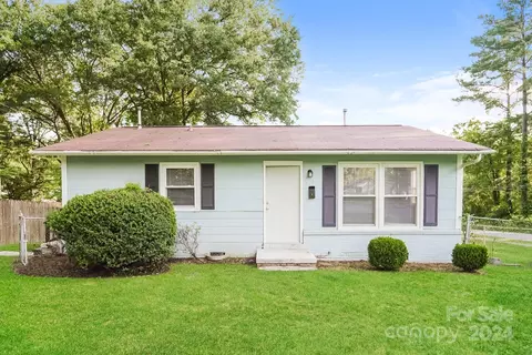 522 Robinson St, Dallas, NC 28034