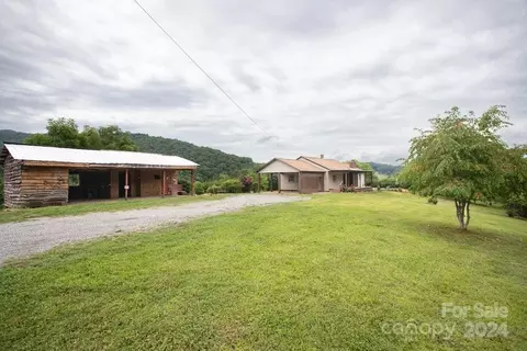 327 Beaverdam Loop Rd, Candler, NC 28715