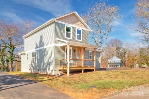 30 Gudger Rd, Candler, NC 28715