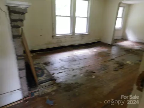 Living - 212 Easy St, Concord, NC 28027 photo 2 of 3