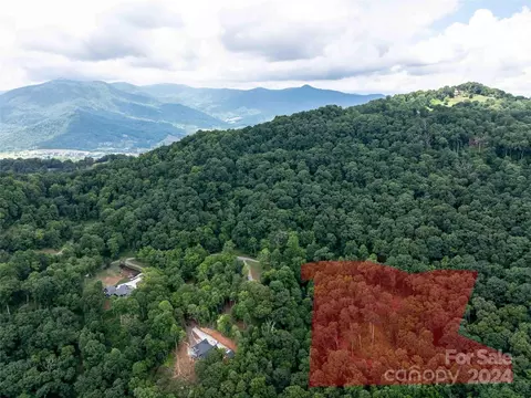 002 Sleepy Hollow Dr, Waynesville, NC 28785