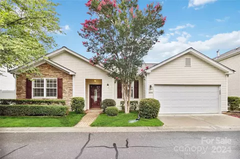 8810 Meadowmont View Dr, Charlotte, NC 28269
