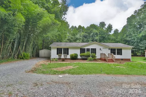 5747 Tomahawk Rd, Winston Salem, NC 27106