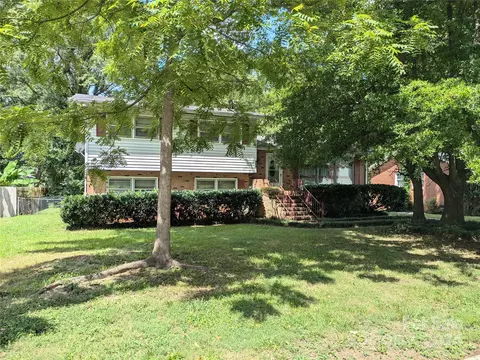 935 Squirrel Hill Rd, Charlotte, NC 28213