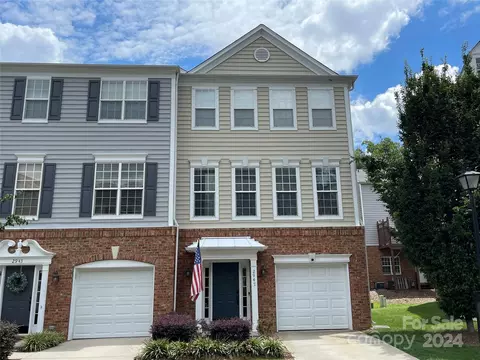 2947 Castleberry Ct, Charlotte, NC 28209