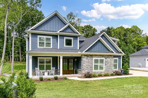 136 Direct Dr, Mooresville, NC 28117