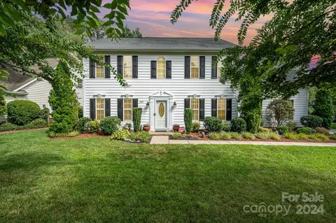 7620 Claiborne Woods Rd, Charlotte, NC 28216
