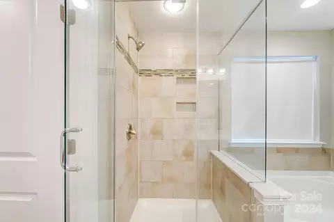 Bath - 5017 Fenwick Ct, Lancaster, SC 29720 photo 2 of 4
