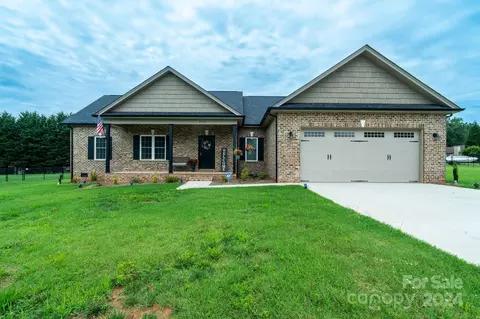 2135 Evergreen Dr, Newton, NC 28658