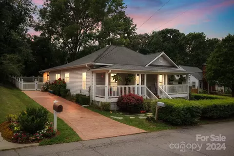 18 Davenport Rd, Asheville, NC 28806
