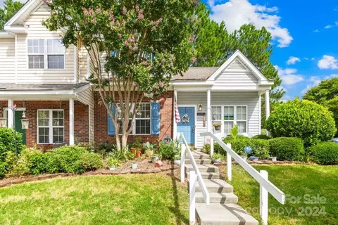 8106 Rudolph Rd, Charlotte, NC 28216