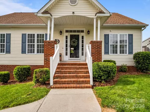 108 Arbridge Ct, Mount Holly, NC 28120