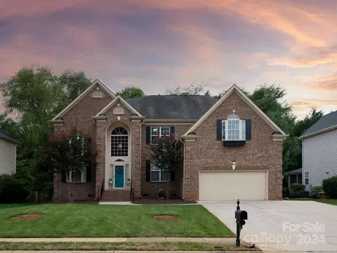 700 Deercross Ln, Waxhaw, NC 28173