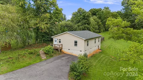 14 Dixon Ct, Candler, NC 28715