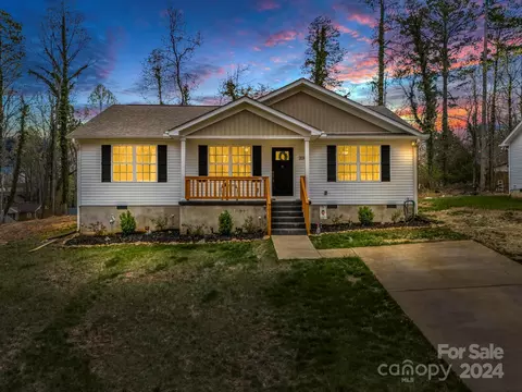 208 Parkland Dr, Forest City, NC 28043