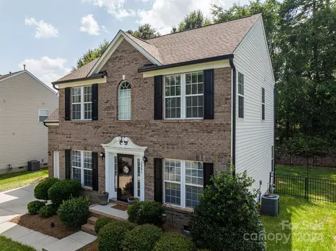2561 Shannon Dr, Belmont, NC 28012