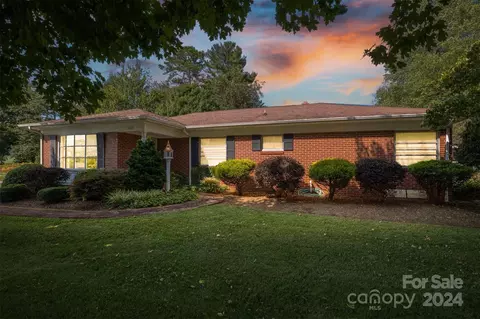 622 Powell Ne Rd NE, Lenoir, NC 28645