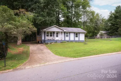 6 Guinevere Ct, Asheville, NC 28806