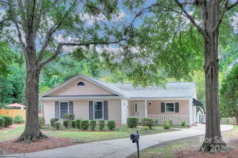 8612 Aldergate Ct, Charlotte, NC 28210