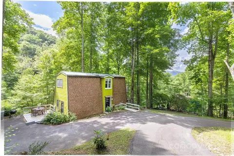 80 Chalet Pl, Maggie Valley, NC 28751