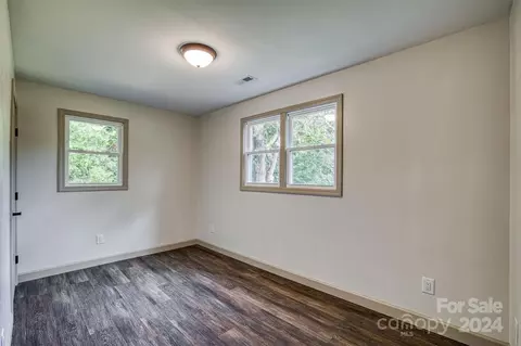 Bedroom - 2988 Us 70 E, Marion, NC 28752 photo 2 of 3