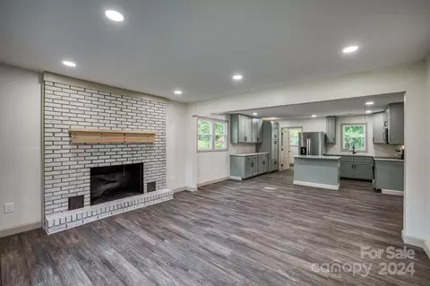 Living - 2988 Us 70 E, Marion, NC 28752 photo 2 of 4