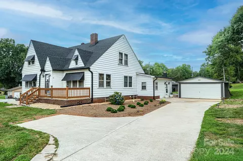 1018 Connelly Springs Rd, Lenoir, NC 28645