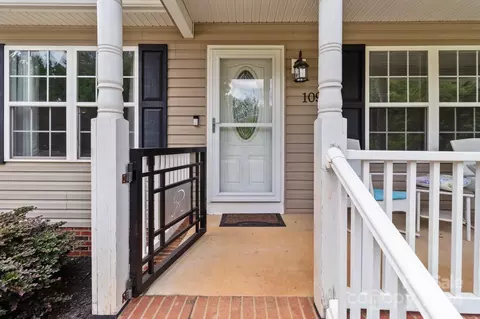 1098 Bearwick Ct, Woodleaf, NC 27054