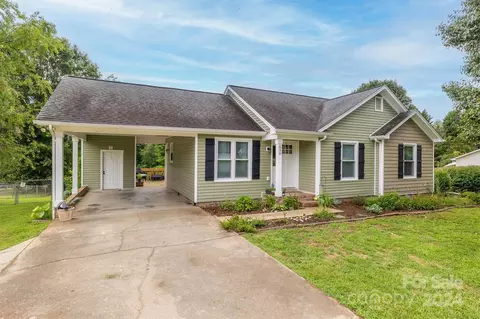 538 Heritage Farm Rd, Hickory, NC 28601