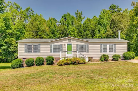 1542 Foxbrook Cir, Lancaster, SC 29720