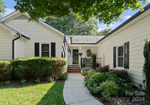 129 Meadow Creek Ln, Mooresville, NC 28117