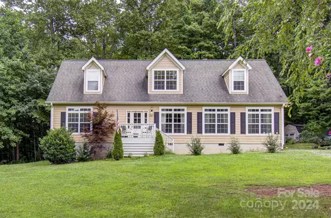 1461 Summit Springs Dr, Flat Rock, NC 28731