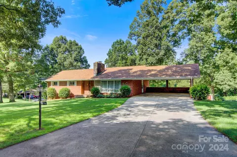 3274 Poplar St, Hildebran, NC 28637