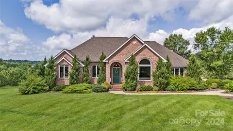 19 Scenic View Dr, Weaverville, NC 28787