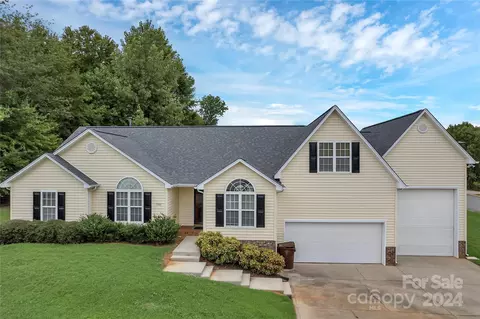 7300 Wahoo Ct, Gastonia, NC 28056