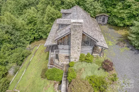 184 Dover Ln, Spruce Pine, NC 28777