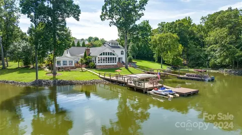 1556 Bayberry Pl, Lake Wylie, SC 29710