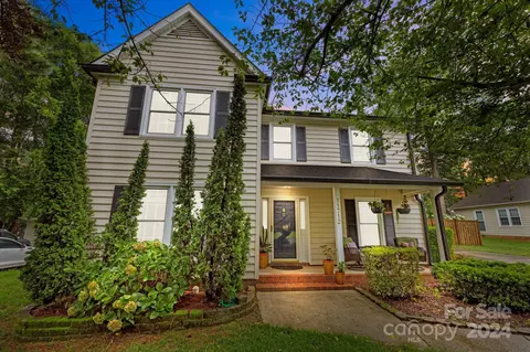 11712 Fernhurst Ln, Charlotte, NC 28277
