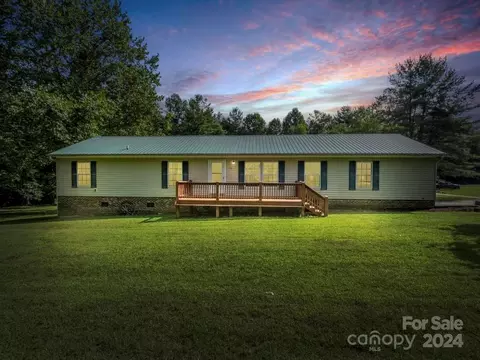 23 Leafwood Ln, Zirconia, NC 28790