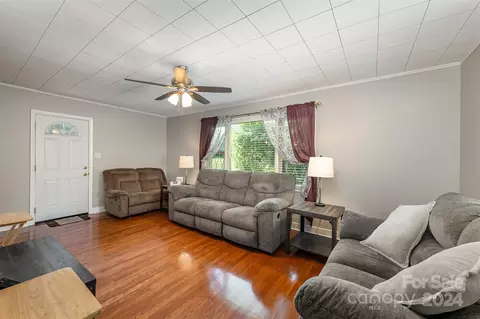 Living - 1486 Hillcrest Ave, Lancaster, SC 29720 photo 2 of 2