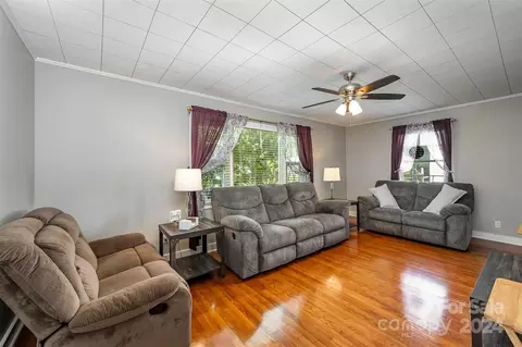 Living - 1486 Hillcrest Ave, Lancaster, SC 29720 photo 1 of 2
