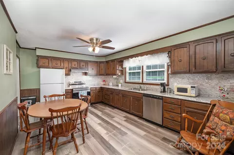 Kitchen - 1486 Hillcrest Ave, Lancaster, SC 29720 photo 2 of 3