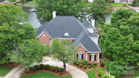 17813 Spinnakers Reach Dr, Cornelius, NC 28031