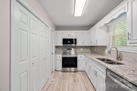 7505 Sarah Dr, Denver, NC 28037 photo 8