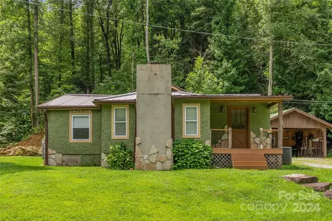 216 Aiken Rd, Rosman, NC 28772