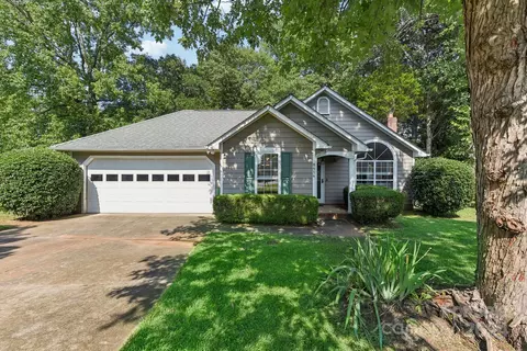 8414 Gidleigh Ct, Charlotte, NC 28216