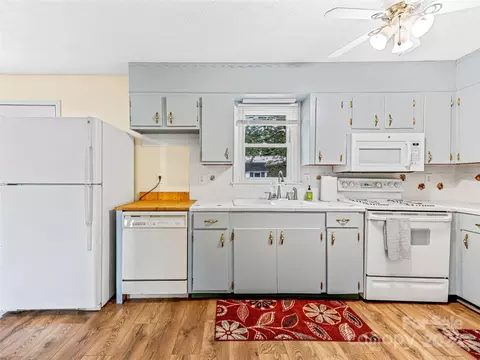 5121 Howard Gap Rd, Flat Rock, NC 28731 photo 7