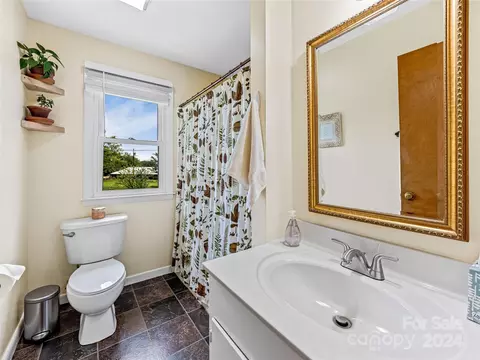 5121 Howard Gap Rd, Flat Rock, NC 28731 photo 8