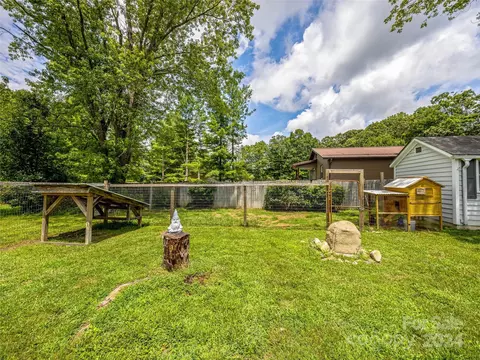 5121 Howard Gap Rd, Flat Rock, NC 28731 photo 15
