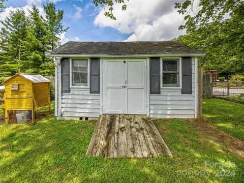 5121 Howard Gap Rd, Flat Rock, NC 28731 photo 16